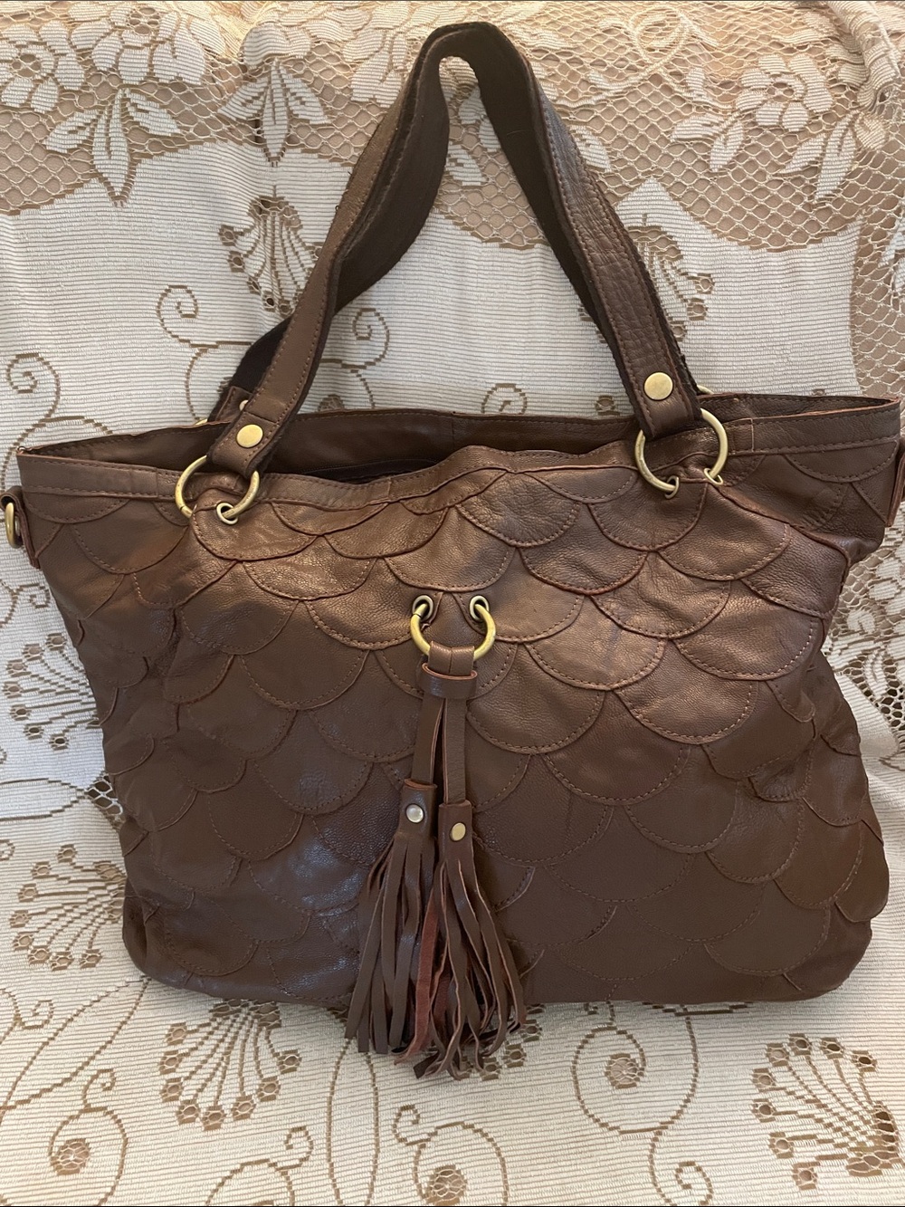AmeriLeather Sana Lambskin Leather Leaflet Tassel Scalloped Shoulder Bag